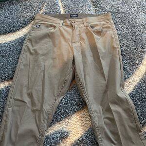 Like New men’s Chaps Slum Straightht khakis